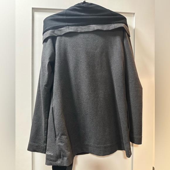 LULULEMON Charcoal Gray Savasana Blanket Wrap Jacket - Picture 3 of 3